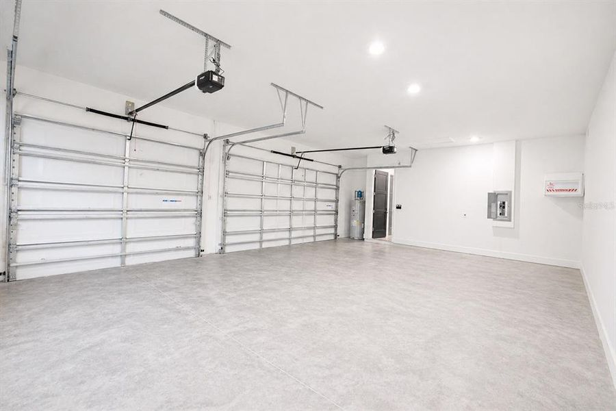 Spacious, unfurnished interior of a new home in , Palm Coast (Image 24).