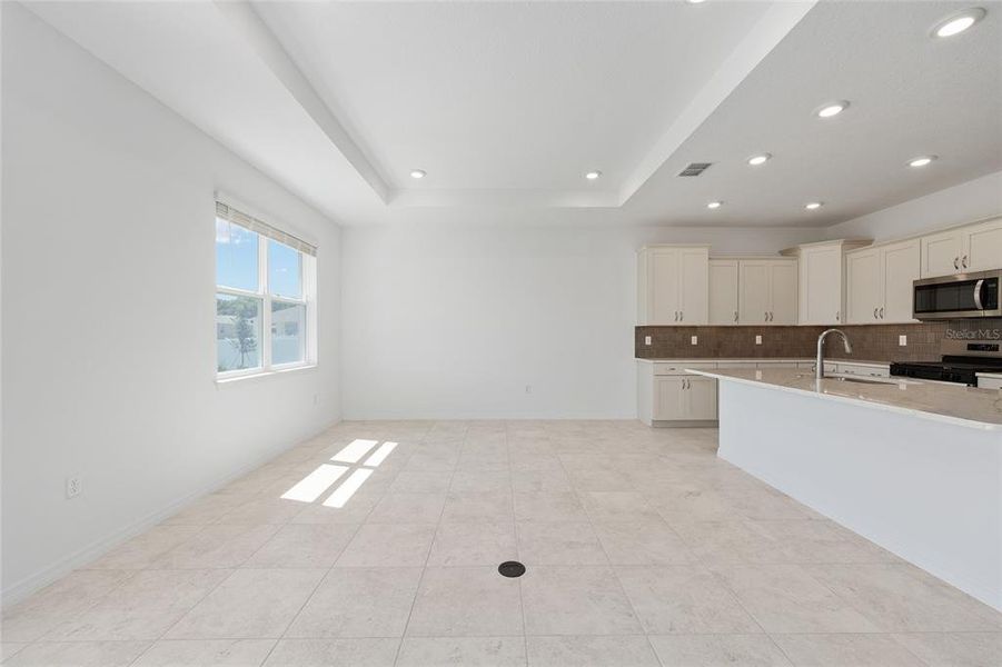 Spacious, unfurnished interior of a new home in Calesa Township, Ocala (Image 18).