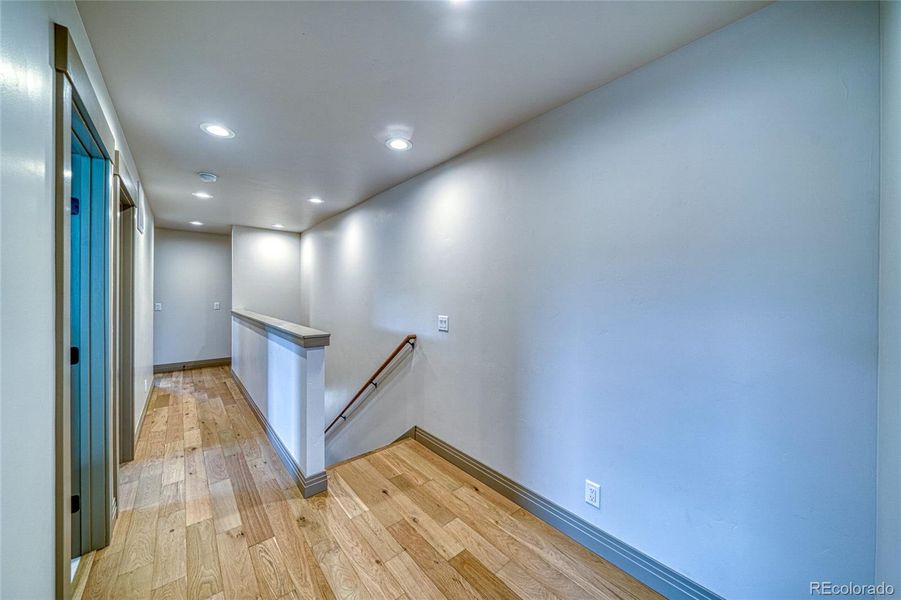 Spacious, unfurnished interior of a new home in , Salida (Image 27).