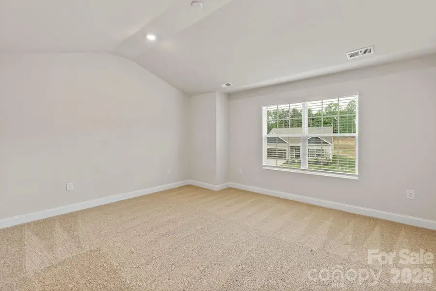 Spacious, unfurnished interior of a new home in Ascot Woods, Charlotte (Image 8).