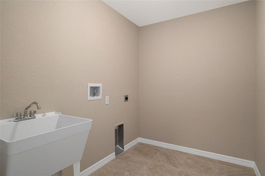 Spacious, unfurnished interior of a new home in , Brooksville (Image 11).