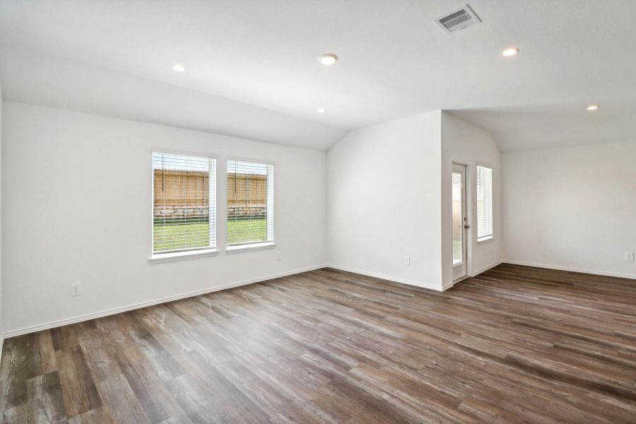 Spacious, unfurnished interior of a new home in Maple Woods, Hockley (Image 8).