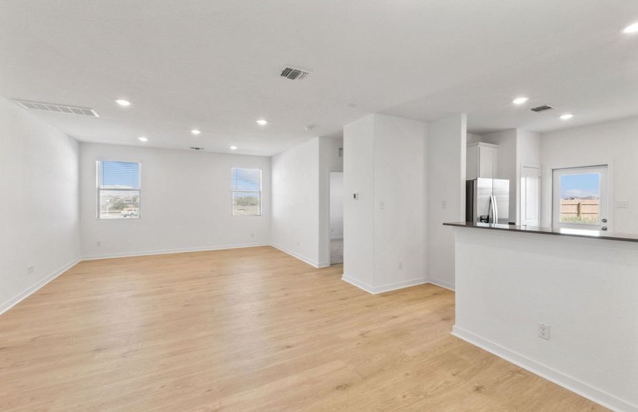Spacious, unfurnished interior of a new home in Sonterra, Jarrell (Image 21).