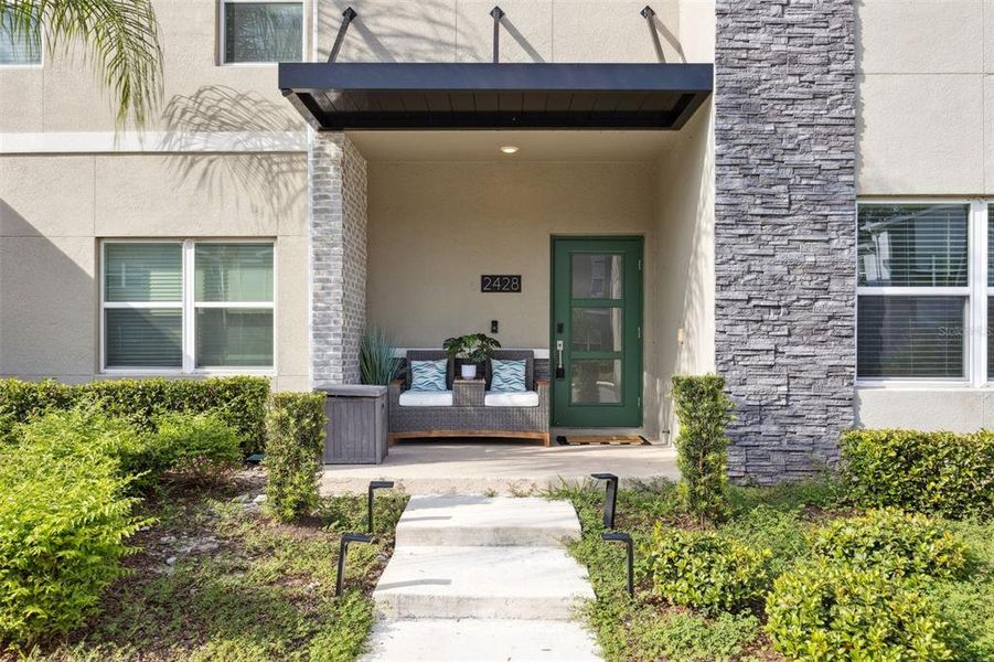 Exterior details and patio area of a home in , Kissimmee (Image 2).