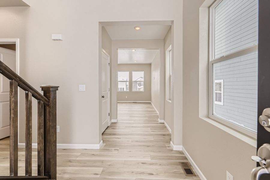 Spacious, unfurnished interior of a new home in The Aurora Highlands, Aurora (Image 11).