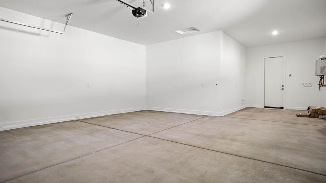 Spacious, unfurnished interior of a new home in Zanjero Pass, Waddell (Image 43).