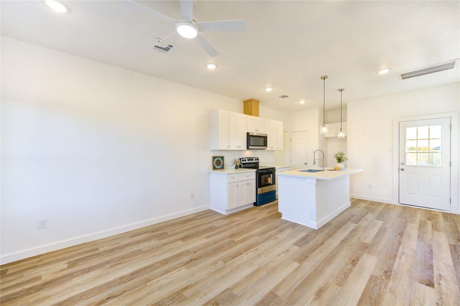 Spacious, unfurnished interior of a new home in , Cleveland (Image 36).