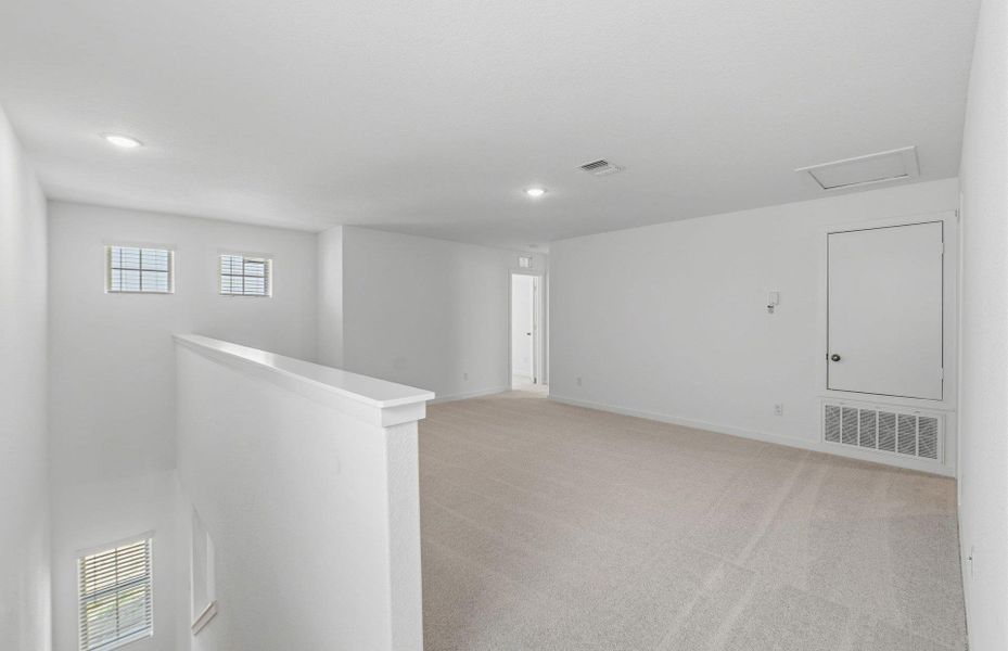 Spacious, unfurnished interior of a new home in Sonterra, Jarrell (Image 18).