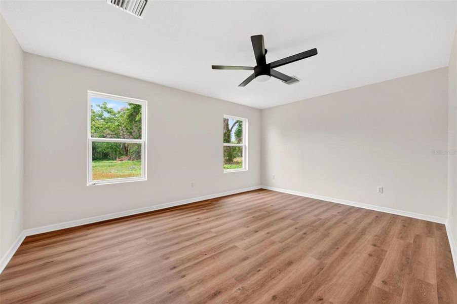 Spacious, unfurnished interior of a new home in , Leesburg (Image 21).