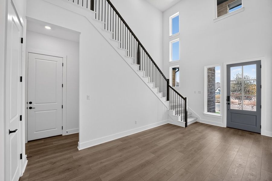 Spacious, unfurnished interior of a new home in Santa Rita Ranch, Liberty Hill (Image 40).
