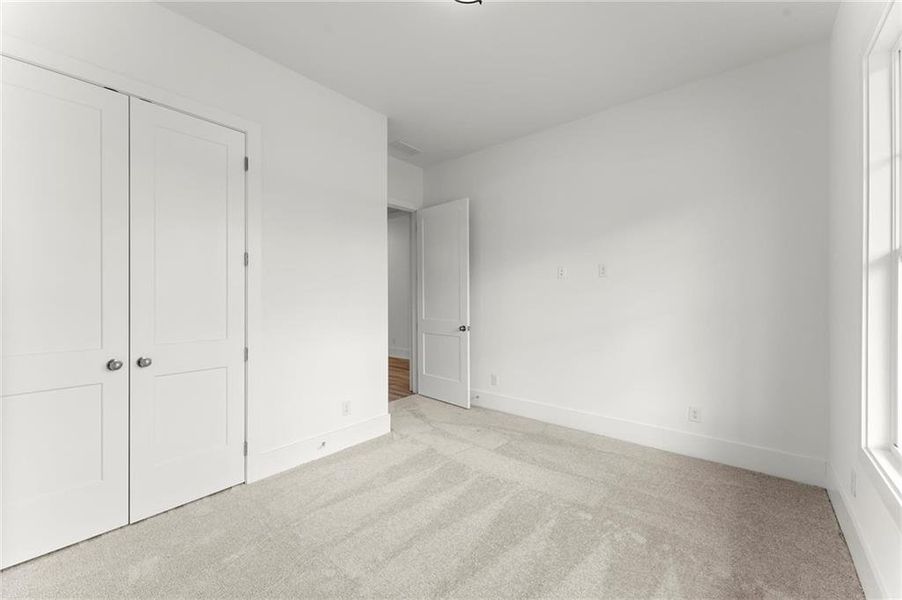 Spacious, unfurnished interior of a new home in Hillgrove Preserve, Powder Springs (Image 42).