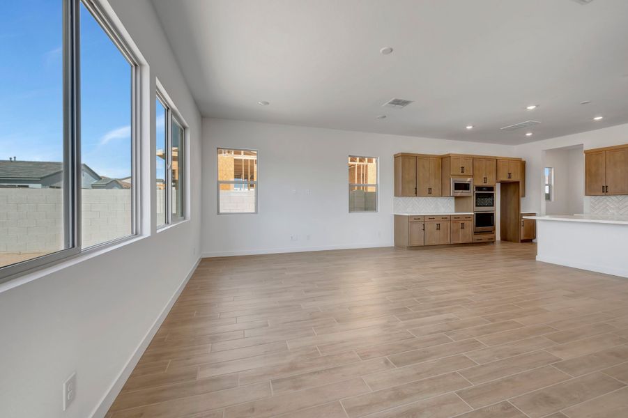 Spacious, unfurnished interior of a new home in Soleo, San Tan Valley (Image 17).