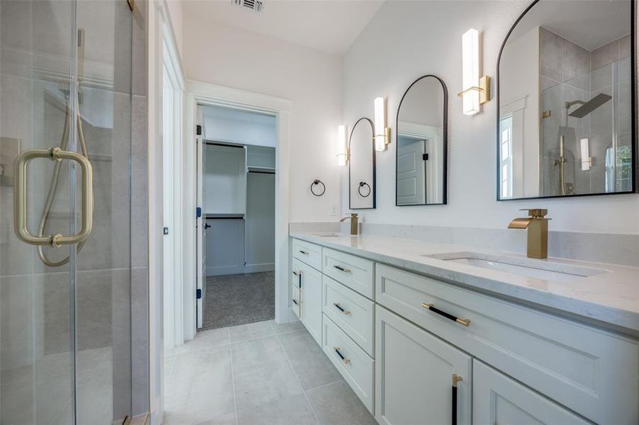 Furnished interior view inside a new home in , Denison (Image 9).