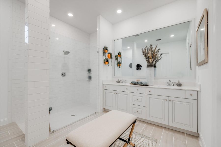 Furnished interior view inside a new home in Cross Creek West: Pinnacle Collection, Fulshear (Image 17).