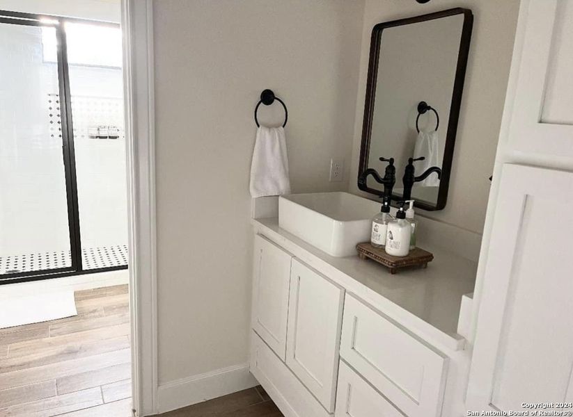 Furnished interior view inside a new home in , Bandera (Image 3).