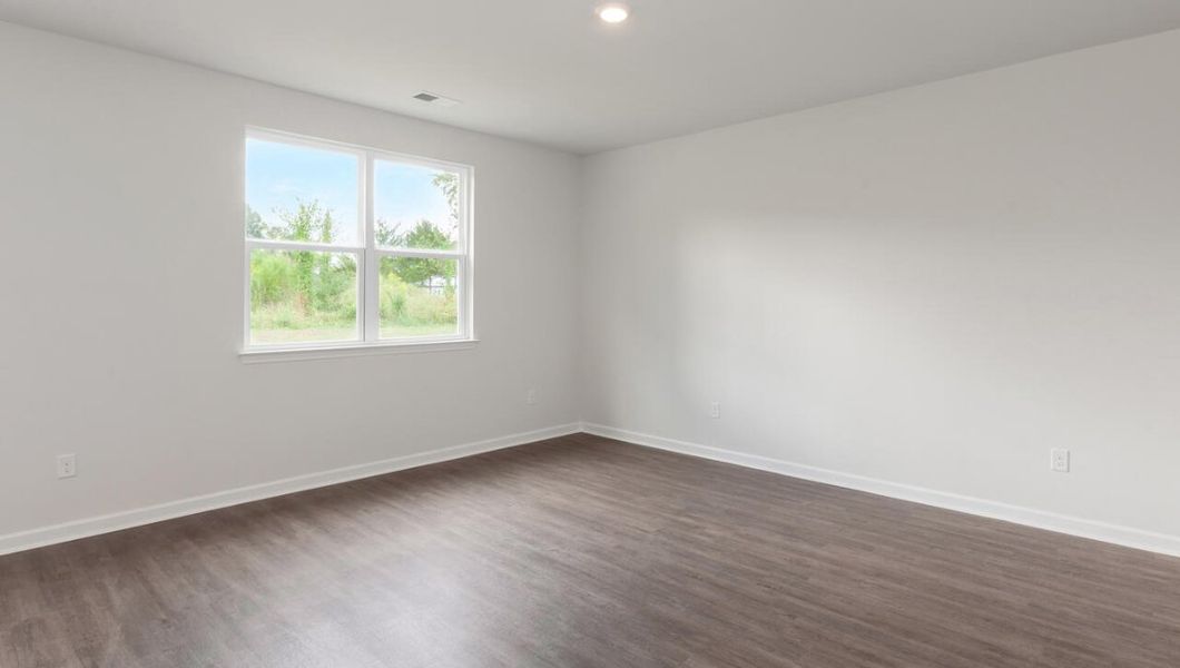 Spacious, unfurnished interior of a new home in Mariners Reach, Bolivia (Image 10).