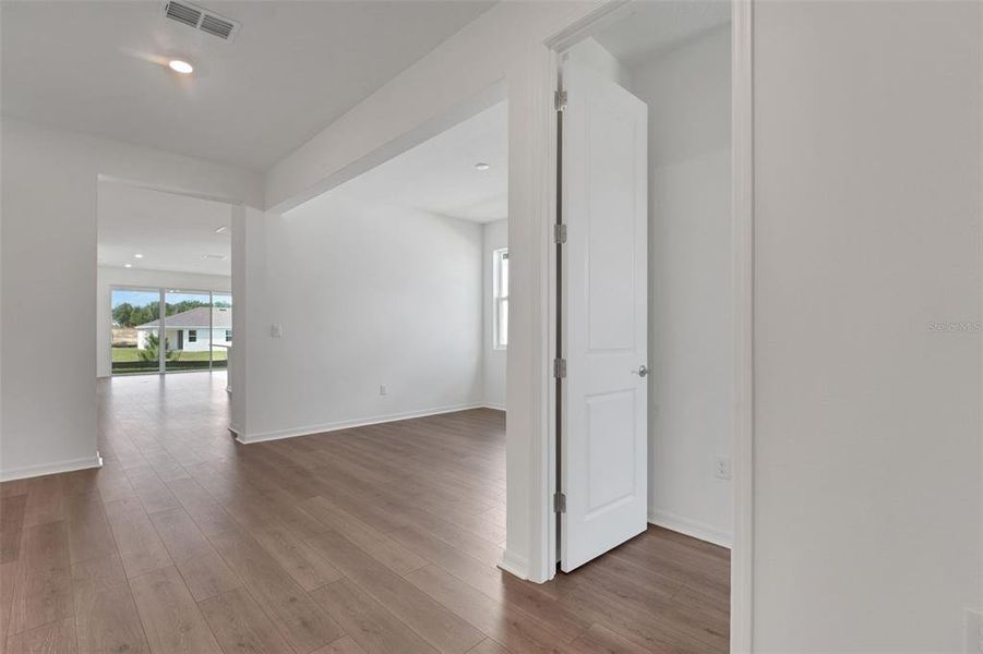 Spacious, unfurnished interior of a new home in Tuscan Hills, Dade City (Image 31).