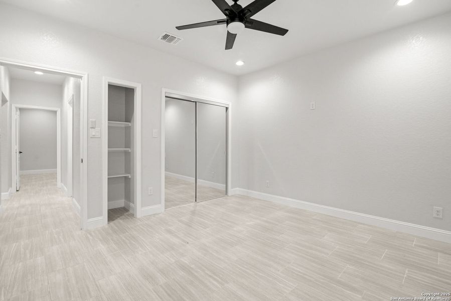Spacious, unfurnished interior of a new home in , San Antonio (Image 23).