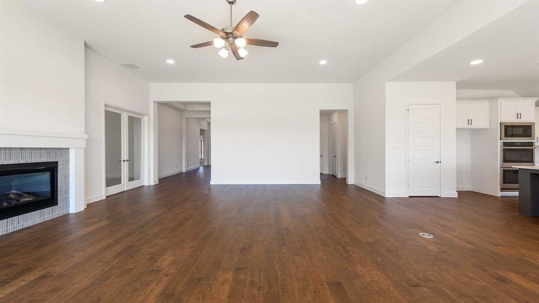 Spacious, unfurnished interior of a new home in Somerset Park 80', Rockwall (Image 19).