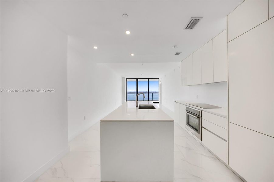 Spacious, unfurnished interior of a new home in Aria Reserve, Miami (Image 17). Spacious, unfurnished interior of a new home in Aria Reserve, Miami (Image 17).