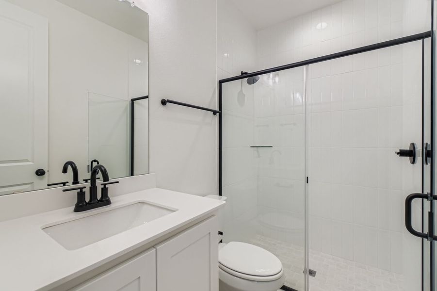 123 Caprock - Full Bathroom