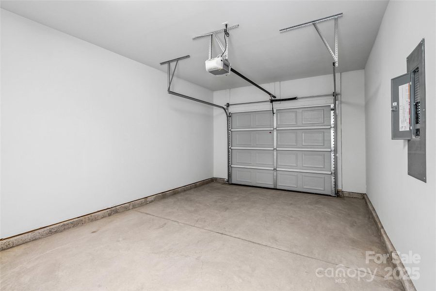 Spacious, unfurnished interior of a new home in , Asheville (Image 27).