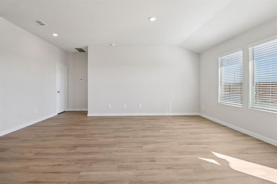 Spacious, unfurnished interior of a new home in River Ridge, Crandall (Image 33).