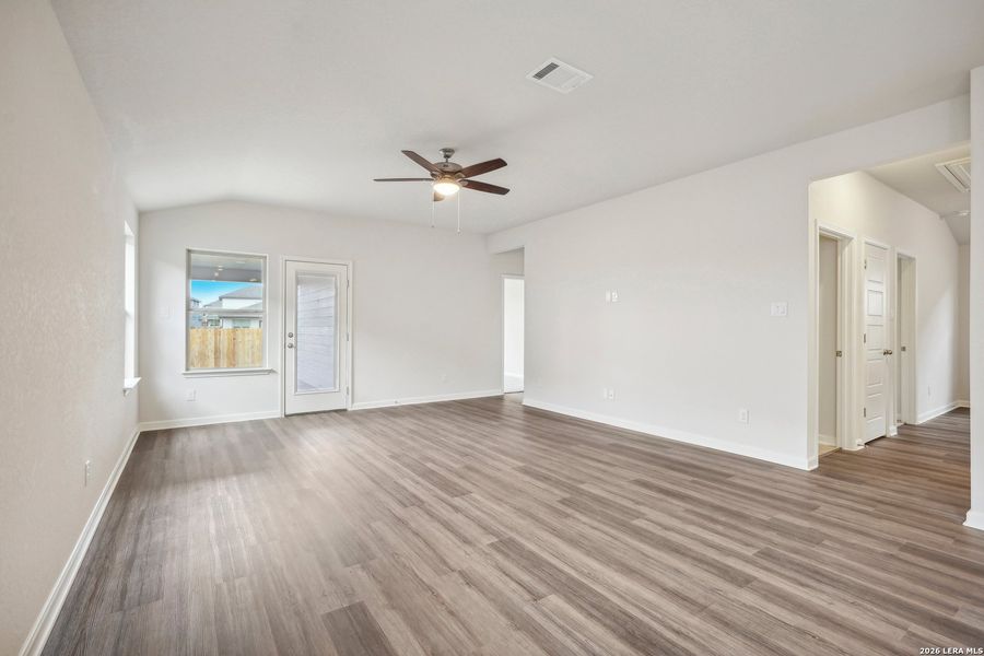 Spacious, unfurnished interior of a new home in Catalina, Converse (Image 19).