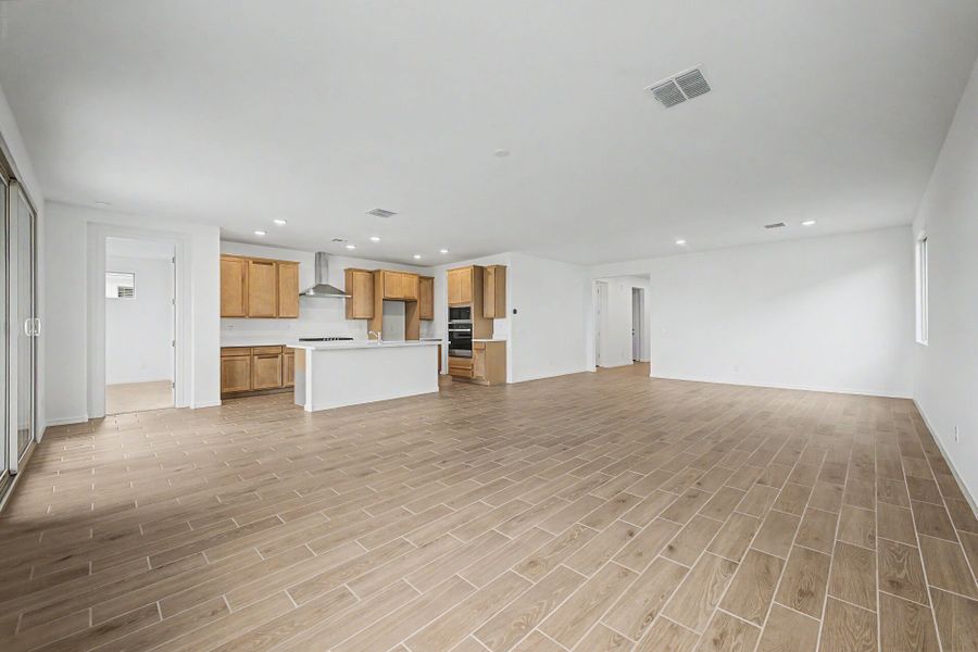 Spacious, unfurnished interior of a new home in Landmarke, San Tan Valley (Image 7). Spacious, unfurnished interior of a new home in Landmarke, San Tan Valley (Image 7).