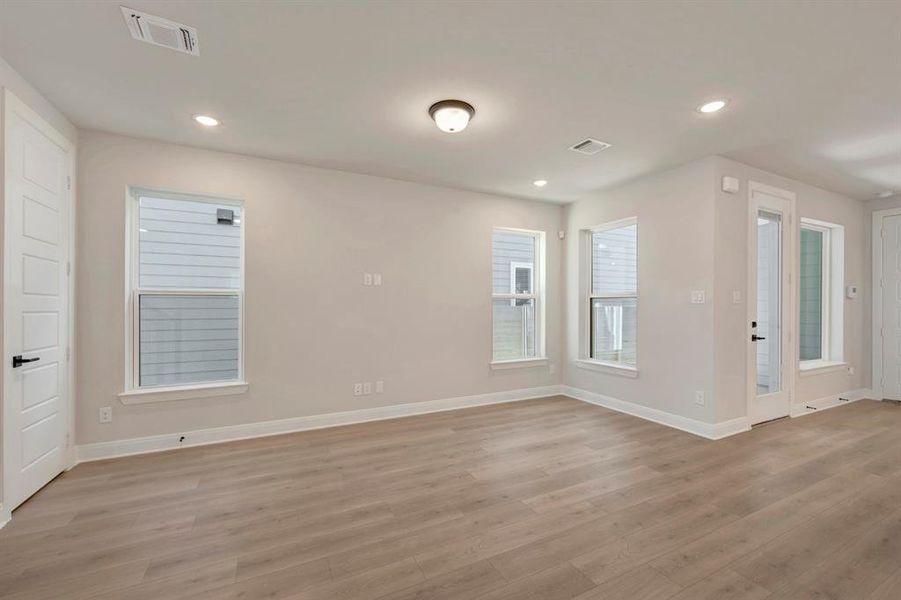 Spacious, unfurnished interior of a new home in Painted Tree Woodland West – Cottages, McKinney (Image 27).
