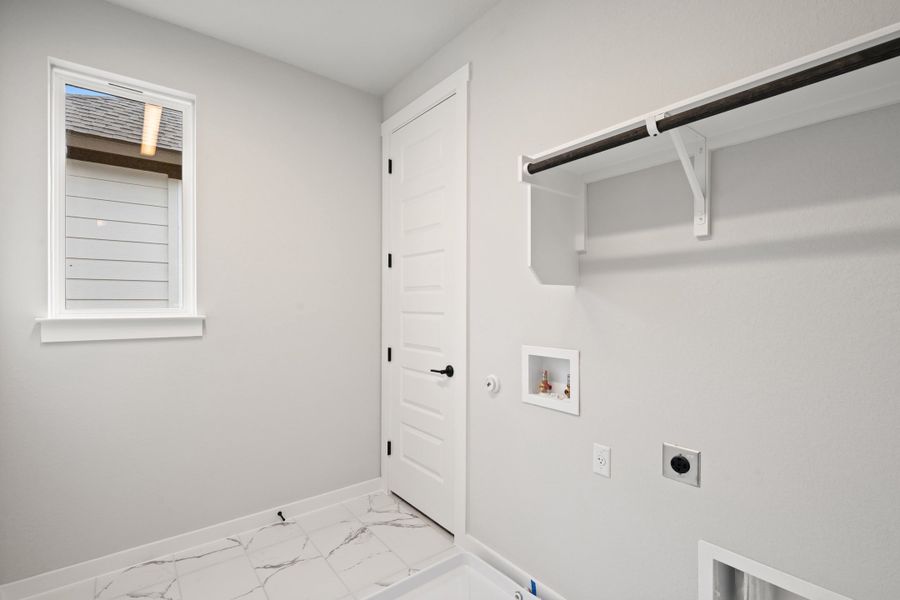 Spacious, unfurnished interior of a new home in Lariat, Liberty Hill (Image 47).