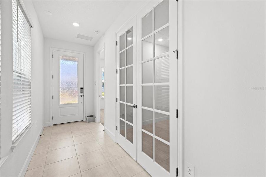 Spacious, unfurnished interior of a new home in Harvest At Ovation 50s, Winter Garden (Image 22).