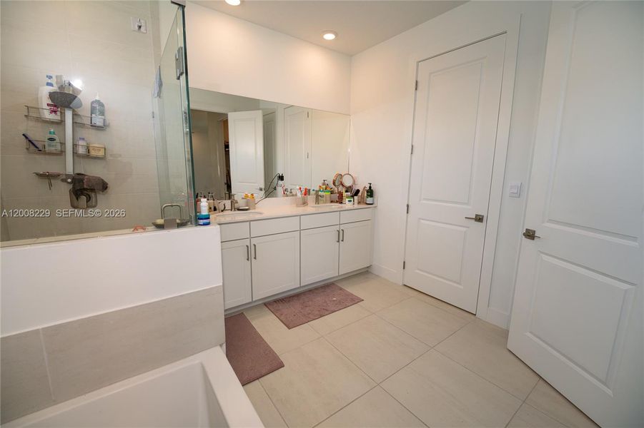 Furnished interior view inside a new home in , Homestead (Image 18).