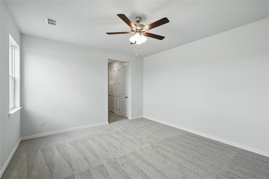 Spacious, unfurnished interior of a new home in Bel Air Village, Sherman (Image 23).