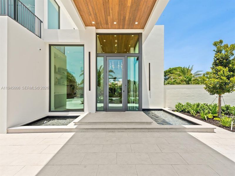 Exterior details and patio area of a home in , Fort Lauderdale (Image 26).