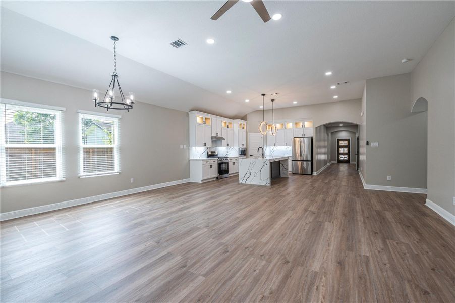 Spacious, unfurnished interior of a new home in , Houston (Image 33).