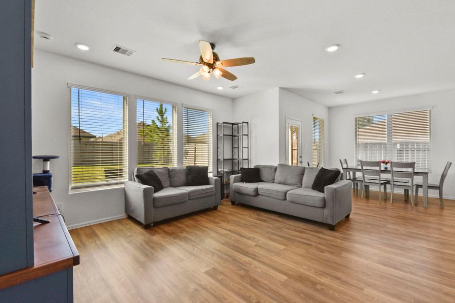 Furnished interior view inside a new home in , Conroe (Image 14).