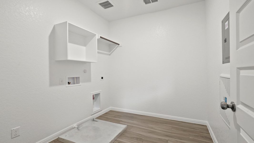 Spacious, unfurnished interior of a new home in Melissa Ranch, San Antonio (Image 16).