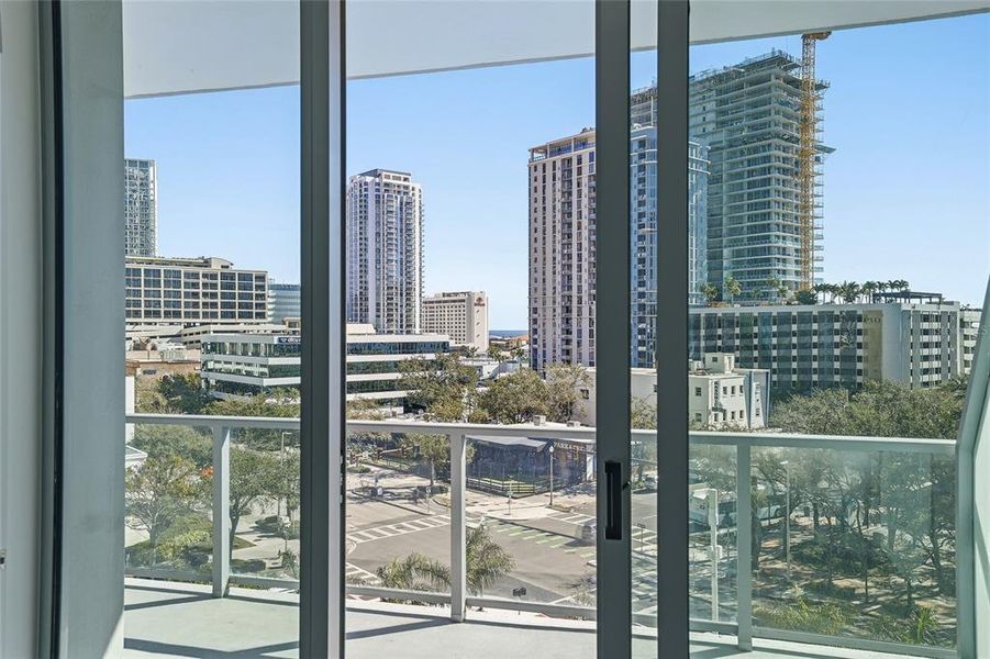 Condo located in St. Petersburg, FL showcasing its design and architecture (Image 43).
