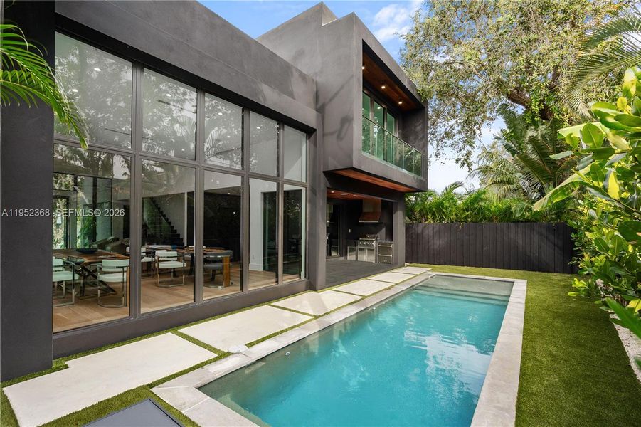 Exterior details and patio area of a home in , Miami (Image 23).