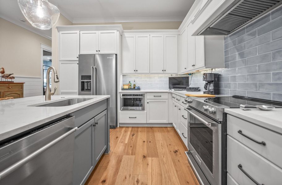 Furnished interior view inside a new home in , Beaufort (Image 48).