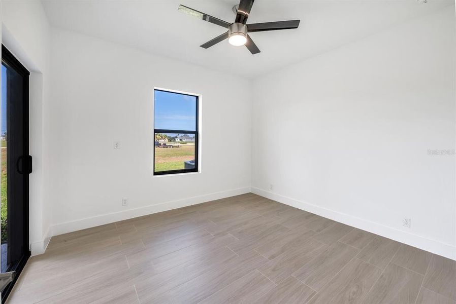 Spacious, unfurnished interior of a new home in , Punta Gorda (Image 33).