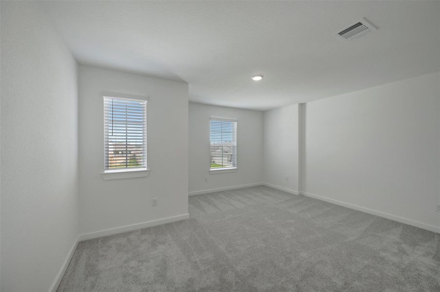 Spacious, unfurnished interior of a new home in Miller's Pond, Rosenberg (Image 22).