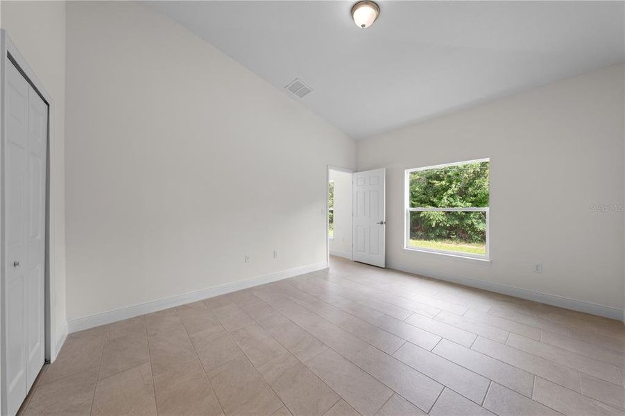 Spacious, unfurnished interior of a new home in , Yeehaw Junction (Image 34).