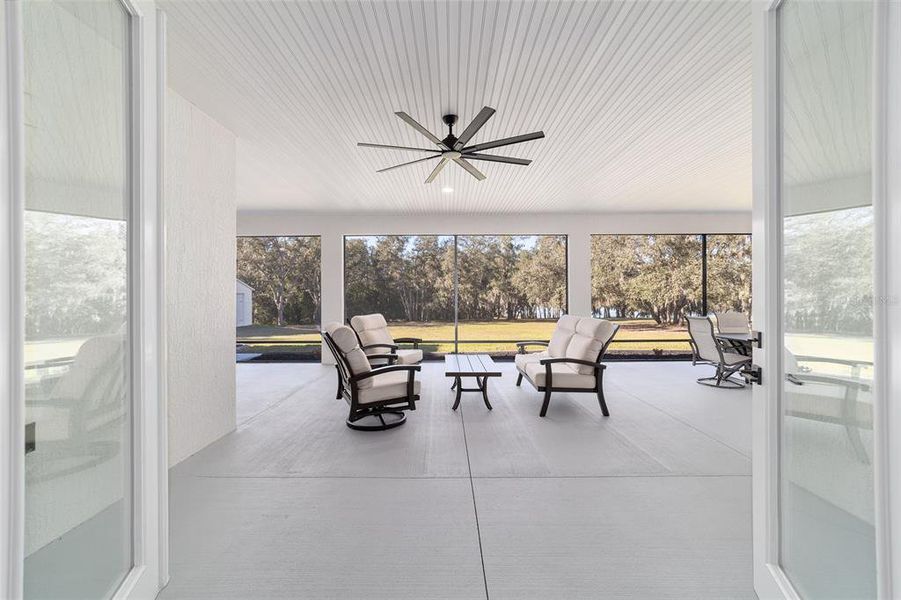 Exterior details and patio area of a home in , Belleview (Image 3).