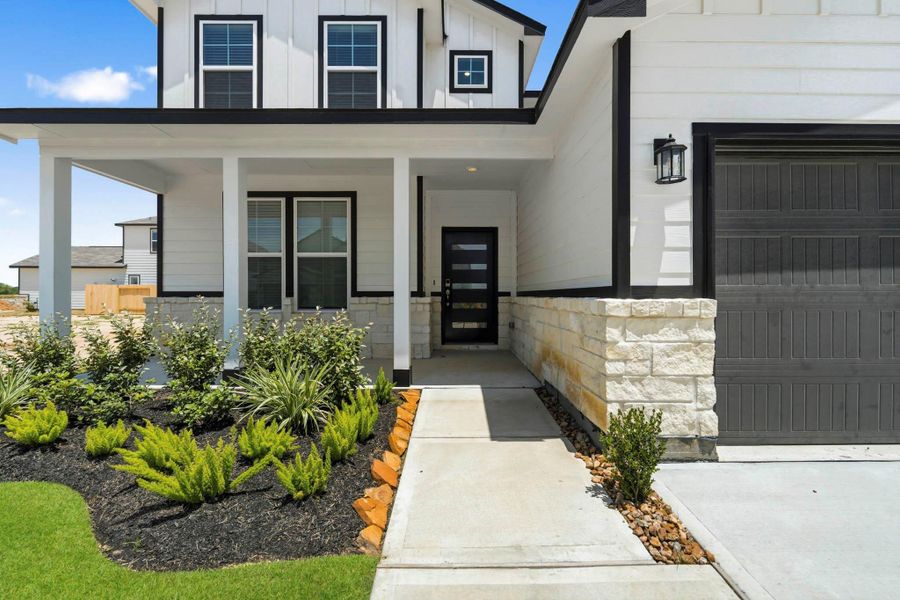 Exterior details and patio area of a home in Katy Reserve, Katy (Image 17).