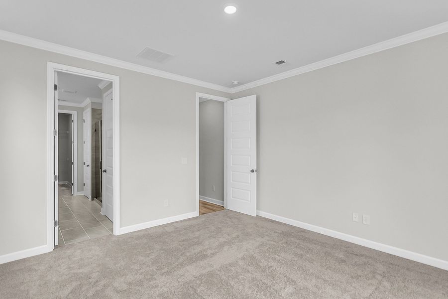 Spacious, unfurnished interior of a new home in Pineland Preserve, Summerville (Image 30).