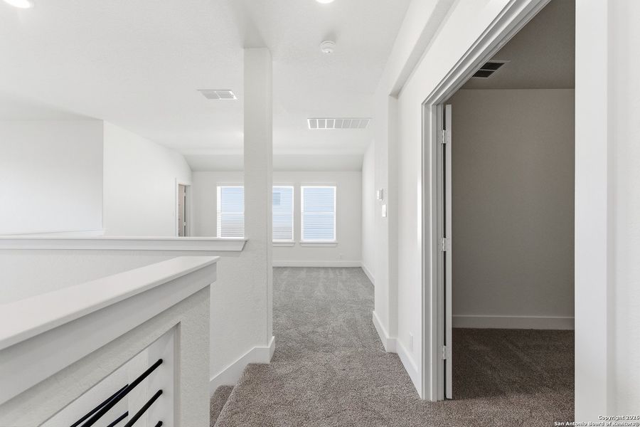 Spacious, unfurnished interior of a new home in Buffalo Crossing, Cibolo (Image 41).