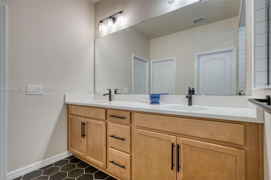 Furnished interior view inside a new home in , Clermont (Image 16).