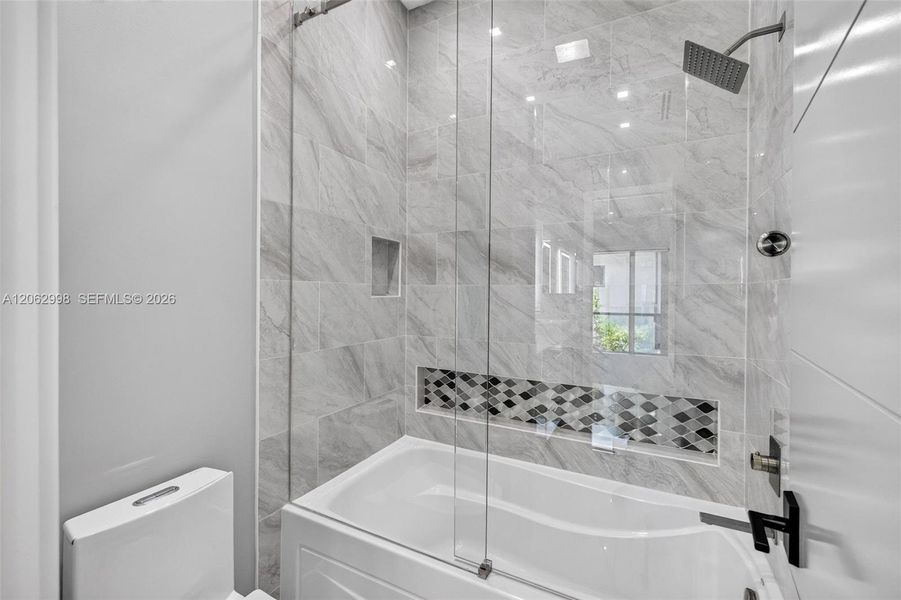 Furnished interior view inside a new home in , Fort Lauderdale (Image 86).